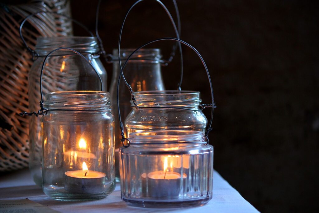 candlelight, lantern, vintage-1433175.jpg