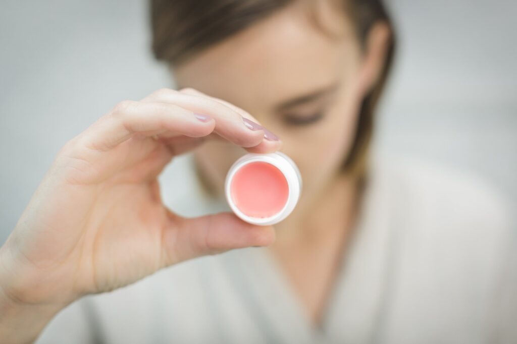 lip balm, lipstick, cosmetics-2562354.jpg